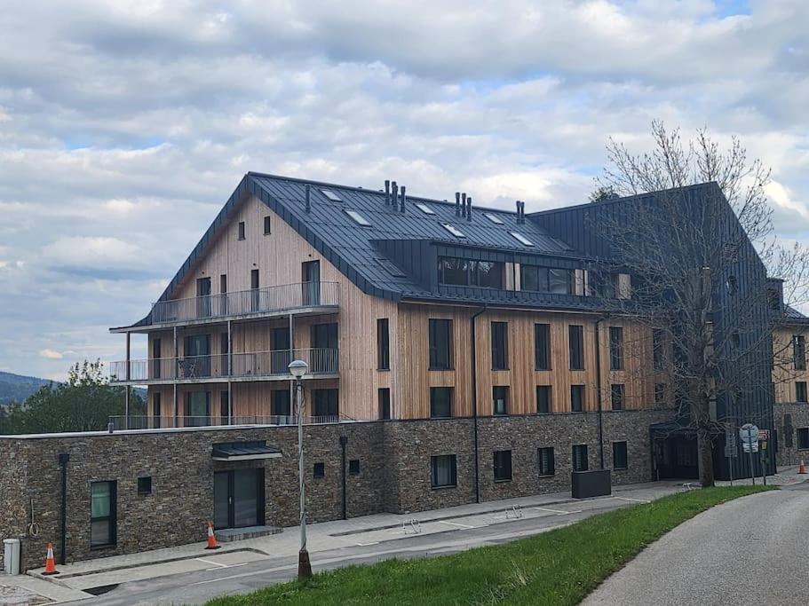 Krasny Apartman Refrino 扬斯凯拉兹涅 外观 照片